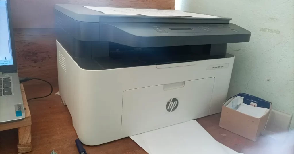 HP Laser MFP 135w é boa? Testamos e contamos tudo aqui

